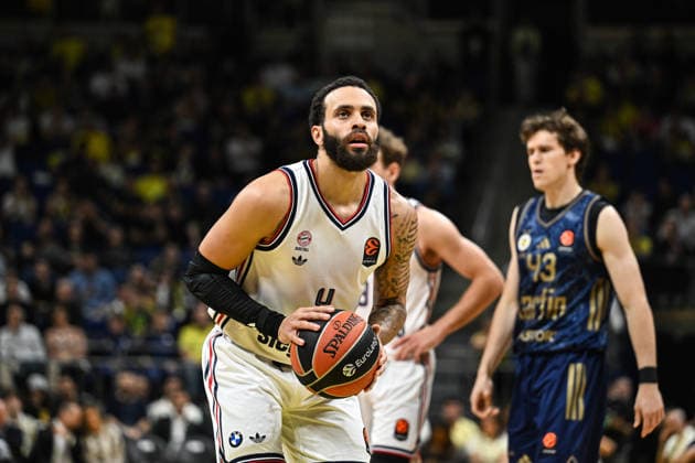Fenerbahce Tarfin v Bayern Munich - EuroLeague ISTANBUL, TURKIYE - SEPTEMBER 29: Duane Washington Jr. (R) of Bayern Munich in action during the EuroLeague Round 2 match between Fenerbahce Tarfin and Bayern Munich at Ulker Sports and Event Hall in Istanbul, Turkiye, on September 29, 2026. Hakan Akgun Anadolu Istanbul Turkey. Editorial use only. Please get in touch for any other usage.  Copyright: x2026xAnadoluxHakanxAkgunx