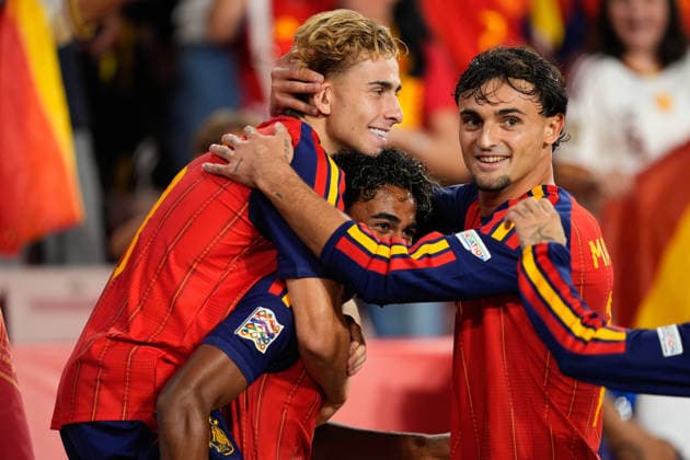 September 29, 2026, Sevilla, Sevilla, Spain: Lamine Yamal of Spain celebrates after scoring his team s first goal with teammates during the UEFA Nations League 2026 27 group phase match between Spain and Croatia at Ramon Sanchez-Pizjuan stadium on September 29, 2026, in Sevilla, Spain. Spain V Croatia - UEFA Nations League 2026 27 Group A3 MD2  - ZUMAa181 20260929_zaa_a181_064 Copyright: xJoaquinxCorcherox