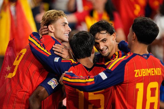 September 29, 2026, Sevilla, Sevilla, Spain: Lamine Yamal of Spain celebrates after scoring his team s first goal with teammates during the UEFA Nations League 2026 27 group phase match between Spain and Croatia at Ramon Sanchez-Pizjuan stadium on September 29, 2026, in Sevilla, Spain. Sevilla Spain - ZUMAa181 20260929_zaa_a181_073 Copyright: xJoaquinxCorcherox