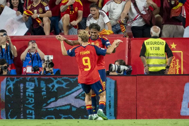 SEVILLE, SPAIN - SEPTEMBER 29: Lamine Yamal (N19) & Fermin Lopez (N9) celebrate a goal during the UEFA Nations League match between Spain and Croatia at the Stadium Ramon Sanchez Pizjuan on the 29th of September, 2026 in Sevilla, Spain Copyright: xAndresxLopezxSheridanxx xSPPx Sportspressphoto_SPR242753