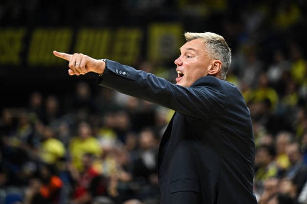 Fenerbahce Tarfin v Bayern Munich - EuroLeague ISTANBUL, TURKIYE - SEPTEMBER 29: Head coach of Fenerbahce Tarfin Sarunas Jasikevicius gives instructions during the EuroLeague Round 2 match between Fenerbahce Tarfin and Bayern Munich at Ulker Sports and Event Hall in Istanbul, Turkiye, on September 29, 2026. Hakan Akgun Anadolu Istanbul Turkey. Editorial use only. Please get in touch for any other usage.  Copyright: x2026xAnadoluxHakanxAkgunx