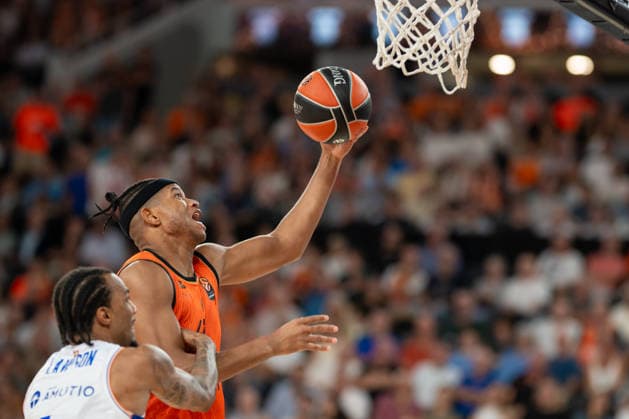 EuroLeague Round 2 match between Valencia Basket and of Kosner Baskonia Vitoria Gasteiz Jasiel Rivero of Valencia Basket seen in action during the EuroLeague Round 2 match between Valencia Basket and of Kosner Baskonia Vitoria Gasteiz at Roig Arena , (Valencia ) on September 29, 2025. Copyright: xVicentexVidalxFernandezx