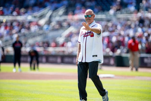 Atlanta Braves Hall of Fame manager Brian Snitker throws the first pitch prior to the first inning against the Philadelphia Phillies in game one of the MLB, Baseball Herren, USA National League Wild Card round at Truist Park on Tuesday, September 29, 2026 in Atlanta, Georgia.  ATL20260928109 JULIANxALEXANDER