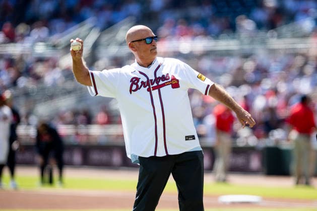 Atlanta Braves Hall of Fame manager Brian Snitker throws the first pitch prior to the first inning against the Philadelphia Phillies in game one of the MLB, Baseball Herren, USA National League Wild Card round at Truist Park on Tuesday, September 29, 2026 in Atlanta, Georgia.  ATL20260928110 JULIANxALEXANDER
