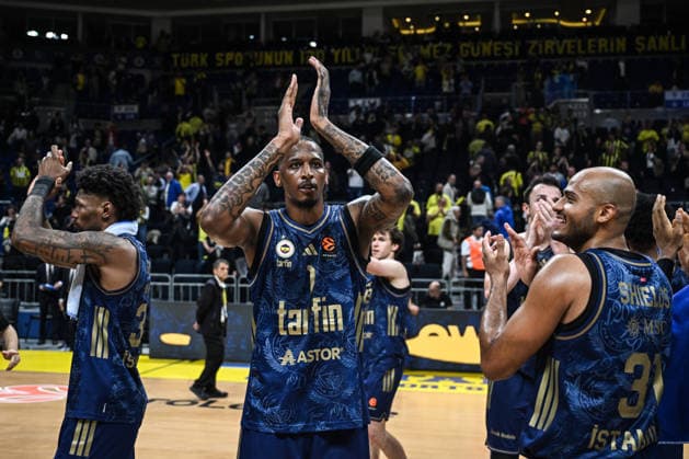 Fenerbahce Tarfin v Bayern Munich - EuroLeague ISTANBUL, TURKIYE - SEPTEMBER 29: Marcus Jerome Bingham Jr. (1) of Fenerbahce Tarfin greets fans after victory at the EuroLeague Round 2 match between Fenerbahce Tarfin and Bayern Munich at Ulker Sports and Event Hall in Istanbul, Turkiye, on September 29, 2026. Hakan Akgun Anadolu Istanbul Turkey. Editorial use only. Please get in touch for any other usage.  Copyright: x2026xAnadoluxHakanxAkgunx
