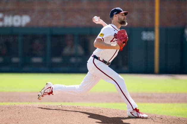 Atlanta Braves Chris Sale throws a pitch in the first inning against the Philadelphia Phillies in game one of the MLB, Baseball Herren, USA National League Wild Card round at Truist Park on Tuesday, September 29, 2026 in Atlanta, Georgia.  ATL202609281012 JULIANxALEXANDER