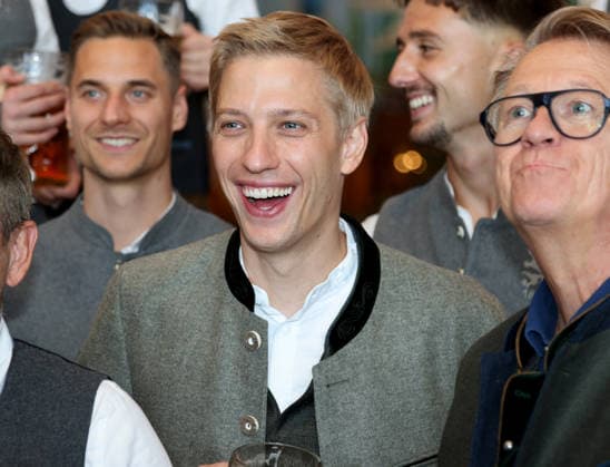 Fussball, Herren, Regionalliga Bayern, Saison 2026 2027, TSV 1860 München, Offizieller Wiesnbesuch, Hacker Festzelt Dominik Krause, Oberbürgermeister der Stadt München Kopf, Portrait, lacht, lachend