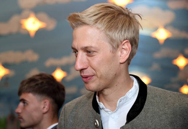 Fussball, Herren, Regionalliga Bayern, Saison 2026 2027, TSV 1860 München, Offizieller Wiesnbesuch, Hacker Festzelt Dominik Krause, Oberbürgermeister der Stadt München Kopf, Portrait, Blick nach rechts