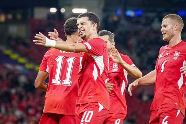 Fussball UEFA Nations League 2026 - 2027, 2. Spieltag - Schottland vs Schweiz - Hampden Park (Glasgow): Tor und Torjubel zum 0:3 durch Zeki Amdouni (Schweiz, 10) Freude, Emotionen, Jubel, Geste, Gestik, Emotion Copyright: xJOERANxSTEINSIEKx