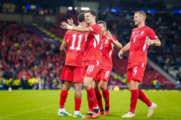 Fussball UEFA Nations League 2026 - 2027, 2. Spieltag - Schottland vs Schweiz - Hampden Park (Glasgow): Tor und Torjubel zum 0:3 durch Zeki Amdouni (Schweiz, 10) Freude, Emotionen, Jubel, Geste, Gestik, Emotion Copyright: xJOERANxSTEINSIEKx