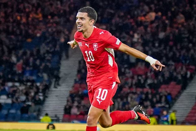Fussball UEFA Nations League 2026 - 2027, 2. Spieltag - Schottland vs Schweiz - Hampden Park (Glasgow): Tor und Torjubel zum 0:3 durch Zeki Amdouni (Schweiz, 10) Freude, Emotionen, Jubel Copyright: xJOERANxSTEINSIEKx