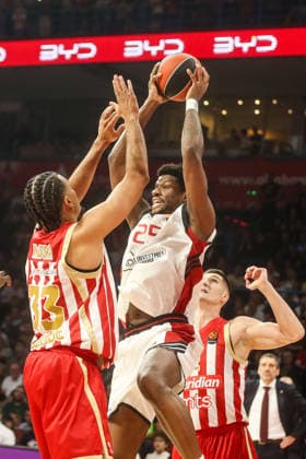 Crvena Zvezda v Hapoel Tel Aviv - EuroLeague BELGRADE, SERBIA - SEPTEMBER 29: Jordan Nwora (33) of Crvena Zvezda in action against Daniel Oturu (25) of Hapoel Tel Aviv during the 2026 2027 EuroLeague Round 2 match between Crvena zvezda and Hapoel Tel Aviv at Beogradska Arena in Belgrade, Serbia on September 29, 2026. Filip Stevanovic Anadolu Belgrade Serbia. Editorial use only. Please get in touch for any other usage.  Copyright: x2026xAnadoluxFilipxStevanovicx