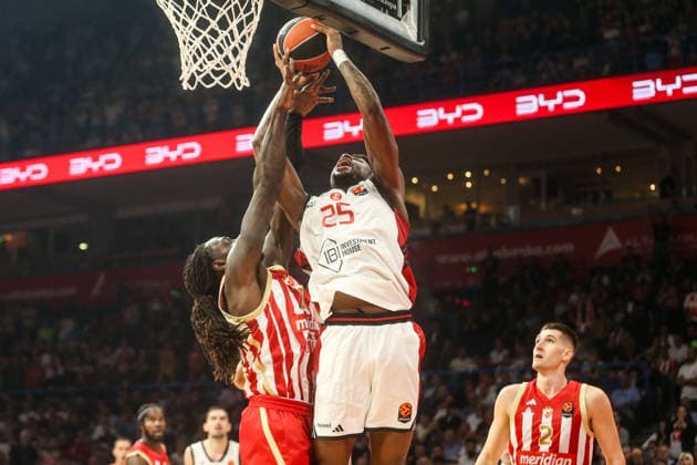Crvena Zvezda v Hapoel Tel Aviv - EuroLeague BELGRADE, SERBIA - SEPTEMBER 29: Daniel Oturu (25) of Hapoel Tel Aviv in action during the 2026 2027 EuroLeague Round 2 match between Crvena zvezda and Hapoel Tel Aviv at Beogradska Arena in Belgrade, Serbia on September 29, 2026. Filip Stevanovic Anadolu Belgrade Serbia. Editorial use only. Please get in touch for any other usage.  Copyright: x2026xAnadoluxFilipxStevanovicx