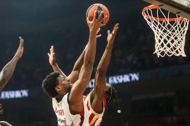 Crvena Zvezda v Hapoel Tel Aviv - EuroLeague BELGRADE, SERBIA - SEPTEMBER 29: Players compete for the ball during the 2026 2027 EuroLeague Round 2 match between Crvena zvezda and Hapoel Tel Aviv at Beogradska Arena in Belgrade, Serbia on September 29, 2026. Filip Stevanovic Anadolu Belgrade Serbia. Editorial use only. Please get in touch for any other usage.  Copyright: x2026xAnadoluxFilipxStevanovicx