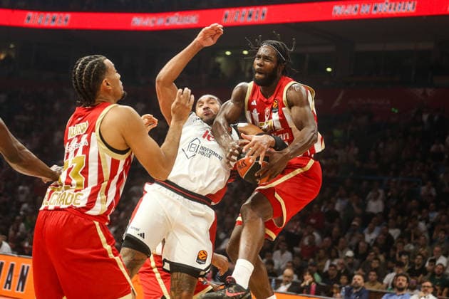 Crvena Zvezda v Hapoel Tel Aviv - EuroLeague BELGRADE, SERBIA - SEPTEMBER 29: Jordan Nwora (33) of Crvena Zvezda in action against Ishmail Wainright (12) of Hapoel Tel Aviv during the 2026 2027 EuroLeague Round 2 match between Crvena zvezda and Hapoel Tel Aviv at Beogradska Arena in Belgrade, Serbia on September 29, 2026. Filip Stevanovic Anadolu Belgrade Serbia. Editorial use only. Please get in touch for any other usage.  Copyright: x2026xAnadoluxFilipxStevanovicx