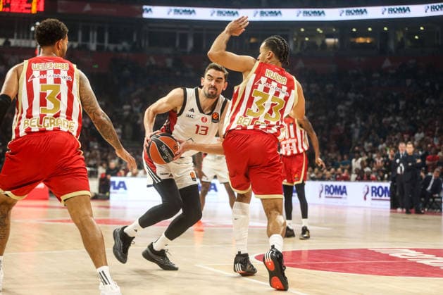 Crvena Zvezda v Hapoel Tel Aviv - EuroLeague BELGRADE, SERBIA - SEPTEMBER 29: Jordan Nwora (33) of Crvena Zvezda in action against Tomas Satoransky (13) of Hapoel Tel Aviv during the 2026 2027 EuroLeague Round 2 match between Crvena zvezda and Hapoel Tel Aviv at Beogradska Arena in Belgrade, Serbia on September 29, 2026. Filip Stevanovic Anadolu Belgrade Serbia. Editorial use only. Please get in touch for any other usage.  Copyright: x2026xAnadoluxFilipxStevanovicx