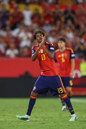 Spain v Croatia - UEFA Nations League 2026 27 Group A3 MD2 SEVILLE, SPAIN - SEPTEMBER 29: Lamine Yamal of Spain celebrates after scoring his team s third goal during the UEFA Nations League 2026 27 group phase match between Spain and Croatia at Estadio Ramon Sanchez Pizjuan on September 29, 2026 in Seville, Spain. (Photo by Rafael Roman Photo Players Images Magara Press) Seville Sanchez Pizjuan Stadium Spain Copyright: xRafaelxRomanx