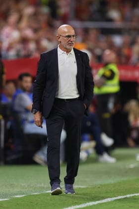 Spain v Croatia - UEFA Nations League 2026 27 Group A3 MD2 SEVILLE, SPAIN - SEPTEMBER 29: Luis de la Fuente, Head Coach of Spain looks on during the UEFA Nations League 2026 27 group phase match between Spain and Croatia at Estadio Ramon Sanchez Pizjuan on September 29, 2026 in Seville, Spain. (Photo by Rafael Roman Photo Players Images Magara Press) Seville Sanchez Pizjuan Stadium Spain Copyright: xRafaelxRomanx