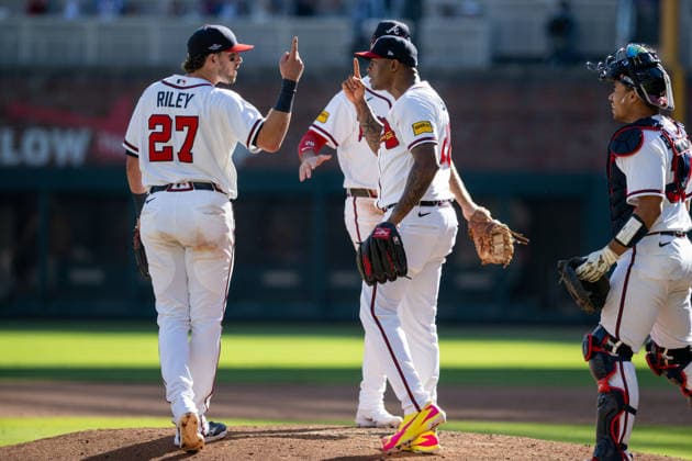 Austin Riley 27 of the Atlanta Braves and Raisel Iglesias 26 of the Atlanta Braves celebrate in the ninth inning against the Philadelphia Phillies in game one of the MLB, Baseball Herren, USA National League Wild Card round at Truist Park on Tuesday, September 29, 2026 in Atlanta, Georgia.  ATL20260928135 JULIANxALEXANDER