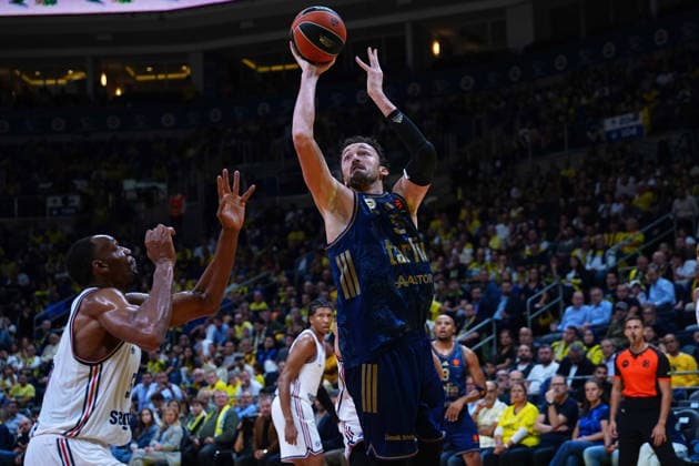 ISTANBUL, TURKEY - SEPTEMBER 29: Sertac Sanli of Fenerbahce Tarfin Istanbul during the EuroLeague Regular Season Round 2 match between Fenerbahce Tarfin Istanbul and Bayern Munich at ULKER Sports and Event Hall , on September 29, 2026, in Istanbul , Turkey. ( Photo by Seskimphoto ) Istanbul Atasehir Turkey Istanbul Atasehir Turkey Copyright: xSeskimphotox FBahce-BayernM-2909 (96)