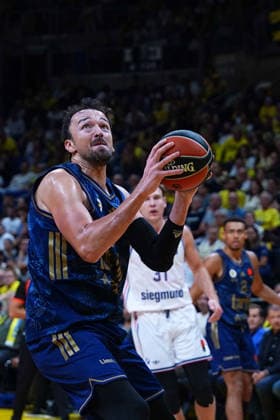 ISTANBUL, TURKEY - SEPTEMBER 29: Sertac Sanli of Fenerbahce Tarfin Istanbul during the EuroLeague Regular Season Round 2 match between Fenerbahce Tarfin Istanbul and Bayern Munich at ULKER Sports and Event Hall , on September 29, 2026, in Istanbul , Turkey. ( Photo by Seskimphoto ) Istanbul Atasehir Turkey Istanbul Atasehir Turkey Copyright: xSeskimphotox FBahce-BayernM-2909 (97)