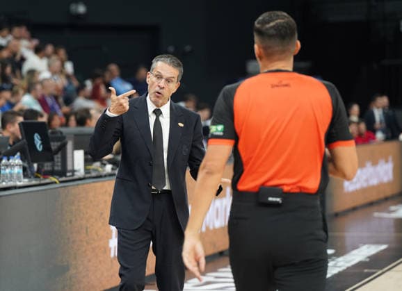 ISTANBUL, TURKEY - SEPTEMBER 29: Head Coach Pedro Martinez of Real Madrid reacts to referee during the EuroLeague Regular Season Round 2 match between Anadolu Efes Istanbul and Real Madrid at Turkcell Basketball Development Center , on September 29, 2026, in Istanbul , Turkey. ( Photo by Seskimphoto ) Istanbul Turkey Istanbul Turkey Copyright: xSeskimphotox AEfes-RMadrid-290926 (71)