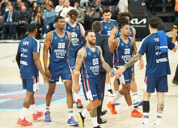 ISTANBUL, TURKEY - SEPTEMBER 29: Players of Anadolu Efes Istanbul victory celebrates after the EuroLeague Regular Season Round 2 match between Anadolu Efes Istanbul and Real Madrid at Turkcell Basketball Development Center , on September 29, 2026, in Istanbul , Turkey. ( Photo by Seskimphoto ) Istanbul Turkey Istanbul Turkey Copyright: xSeskimphotox AEfes-RMadrid-290926 (79)