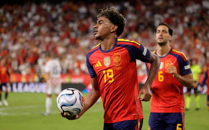 ESP: UEFA Nations League 2027 Spain v Croatia Lamine Yamal of Spain scores goal and celebrates during the UEFA Nations League 2027 between Spain v Croatia played at Ramon Sanchez-Pizjuan Stadium , Sevilla on September 29, 2026 in Spain Seville Spain Copyright: xAgenciaxLOFx