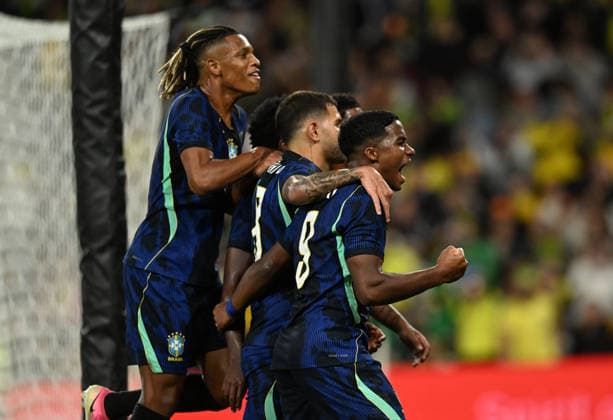 SOCCER AUSTRALIA BRAZIL, Vinicius Junior (centre) of Brazil celebrates scoring a goal with team mates during the Queensland Football Series International Friendly, Länderspiel, Nationalmannschaft match between the Australian Socceroos and Brazil at Suncorp Stadium in Brisbane, Tuesday, September 29, 2026. ( NO ARCHIVING, EDITORIAL USE ONLY BRISBANE QUEENSLAND Australia  Copyright: xDARRENxENGLANDx 20260930119549777855