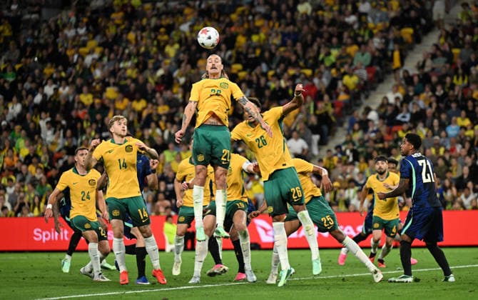 SOCCER AUSTRALIA BRAZIL, Jackson Irvine (centre) of the Socceroos in action during the Queensland Football Series International Friendly, Länderspiel, Nationalmannschaft match between the Australian Socceroos and Brazil at Suncorp Stadium in Brisbane, Tuesday, September 29, 2026. ( NO ARCHIVING, EDITORIAL USE ONLY BRISBANE QUEENSLAND Australia  Copyright: xDARRENxENGLANDx 20260930167336971345