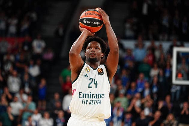 Anadolu Efes vs. Real Madrid EuroLeague 2026-2027 Regular Season Round 2 Game Carlos Alocen 24, of Real Madrid shoots a free throw during the Euroleague 2026-2027 Regular Season Round 2 game between Anadolu Efes and Real Madrid on September 29, 2026 in Istanbul, Turkey. Istanbul Turkcell Basketball Development Turkey Copyright: xMuratxYuce PSxImagesxMuratxYuce PSxImagesx