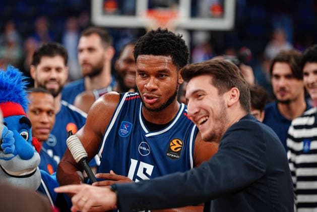Anadolu Efes vs. Real Madrid EuroLeague 2026-2027 Regular Season Round 2 Game P.J. Dozier 15, of Anadolu Efes celebrates the victory after the Euroleague 2026-2027 Regular Season Round 2 game between Anadolu Efes and Real Madrid on September 29, 2026 in Istanbul, Turkey. Istanbul Turkcell Basketball Development Turkey Copyright: xMuratxYuce PSxImagesxMuratxYuce PSxImagesx