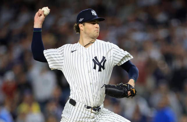 New York Yankees starting pitcher Cam Schlittler (31) throws against the Boston Red Sox in the first inning of an MLB, Baseball Herren, USA American League Wild Card game at Yankee Stadium in New York City, on Tuesday, September 29, 2026.  NYP20260929711 COREYxSIPKIN