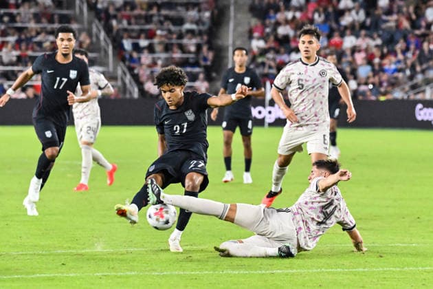 ST. LOUIS, MO - SEPTEMBER 29: Defender Ivan Roman (4) of Chile slides and blocks the shot attempt by defender Mathis Albert (27) of The United States during the Impact Match where the United States Men™s national team, Nationalteam hosted the Chile Men™s National Team on Tuesday September 29th, 2026, at Energizer Park in St. Louis City, MO. (Photo by Rick Ulreich Icon Sportswire) SOCCER: SEP 29 USA vs Chile EDITORIAL USE ONLY Icon26092934