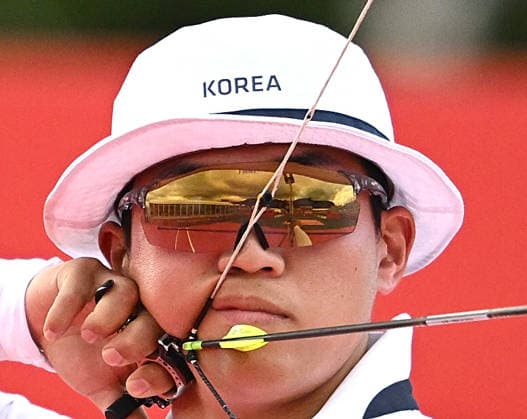(260930) -- OKAZAKI, Sept. 30, 2026 -- Choi Eun Gyu of South Korea competes during the men s team bronze medal match of archery between Chinese Taipei and South Korea at the 20th Asian Games Aichi-Nagoya 2026 in Okazaki of Aichi Prefecture, Japan, Sept. 30, 2026. ) (SP)JAPAN-OKAZAKI-ASIAN GAMES-ARCHERY-COMPOUND MEN S TEAM-BRONZE MEDAL YuxYang 