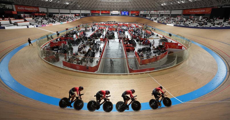 (260929) -- SHIZUOKA, Sept. 29, 2026 -- Riders of team China compete during the men s team pursuit final of cycling track at the 20th Asian Games Aichi-Nagoya 2026 in Izu of Shizuoka Prefecture, Japan, Sept. 30, 2026. ) (SP)JAPAN-SHIZUOKA-ASIAN GAMES-CYCLING TRACK-MEN S TEAM PURSUIT CenxYunpeng 