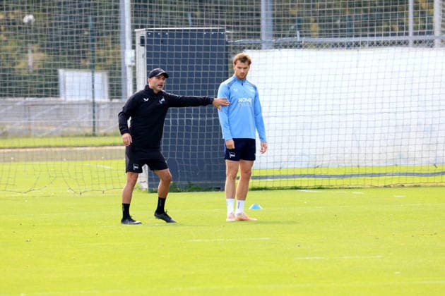 30.09.2026, DEU GER, Fussball , 2.Fussballbundesliga, Saison 2026 2027, Sportforum, Hertha BSC, Training Cheftrainer Stefan Leitl ( Hertha BSC Berlin ), Pascal Klemens ( Hertha BSC Berlin 41 ) 2. Liga: DFB DFL regulations prohibit any use of photographs as image sequences and or quasi-video) nordphoto GmbH Engler Berlin Sportforum Berlin Deutschland Copyright: xNordphotox xEnglerx