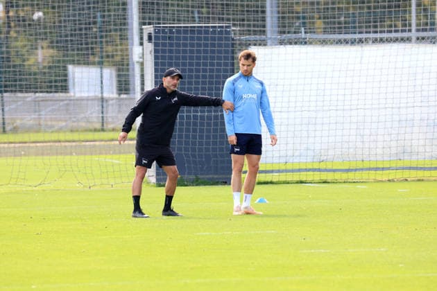 30.09.2026, DEU GER, Fussball , 2.Fussballbundesliga, Saison 2026 2027, Sportforum, Hertha BSC, Training Cheftrainer Stefan Leitl ( Hertha BSC Berlin ), Pascal Klemens ( Hertha BSC Berlin 41 ) 2. Liga: DFB DFL regulations prohibit any use of photographs as image sequences and or quasi-video) nordphoto GmbH Engler Berlin Sportforum Berlin Deutschland Copyright: xNordphotox xEnglerx