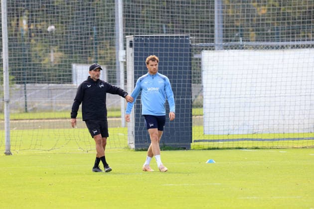 30.09.2026, DEU GER, Fussball , 2.Fussballbundesliga, Saison 2026 2027, Sportforum, Hertha BSC, Training Cheftrainer Stefan Leitl ( Hertha BSC Berlin ), Pascal Klemens ( Hertha BSC Berlin 41 ) 2. Liga: DFB DFL regulations prohibit any use of photographs as image sequences and or quasi-video) nordphoto GmbH Engler Berlin Sportforum Berlin Deutschland Copyright: xNordphotox xEnglerx