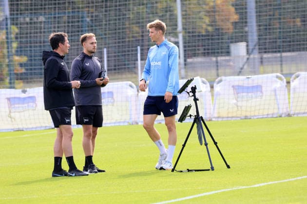 30.09.2026, DEU GER, Fussball , 2.Fussballbundesliga, Saison 2026 2027, Sportforum, Hertha BSC, Training Jan-Luca Schuler ( Hertha BSC Berlin 18 ), Konditionstrainer Hendrik Kuchno ( Hertha BSC Berlin ) 2. Liga: DFB DFL regulations prohibit any use of photographs as image sequences and or quasi-video) nordphoto GmbH Engler Berlin Sportforum Berlin Deutschland Copyright: xNordphotox xEnglerx