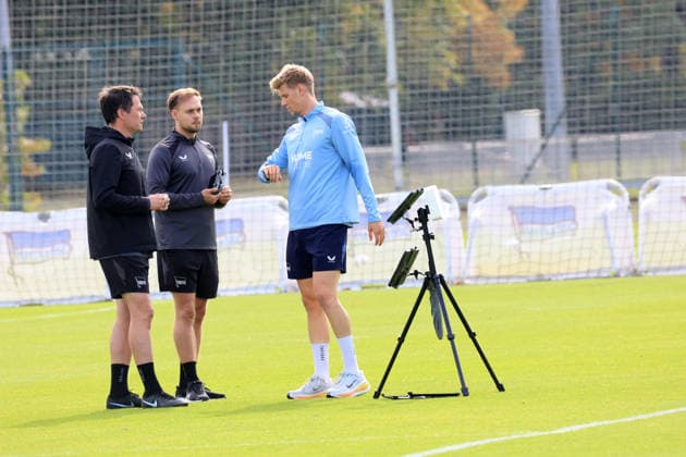 30.09.2026, DEU GER, Fussball , 2.Fussballbundesliga, Saison 2026 2027, Sportforum, Hertha BSC, Training Jan-Luca Schuler ( Hertha BSC Berlin 18 ), Konditionstrainer Hendrik Kuchno ( Hertha BSC Berlin ) 2. Liga: DFB DFL regulations prohibit any use of photographs as image sequences and or quasi-video) nordphoto GmbH Engler Berlin Sportforum Berlin Deutschland Copyright: xNordphotox xEnglerx
