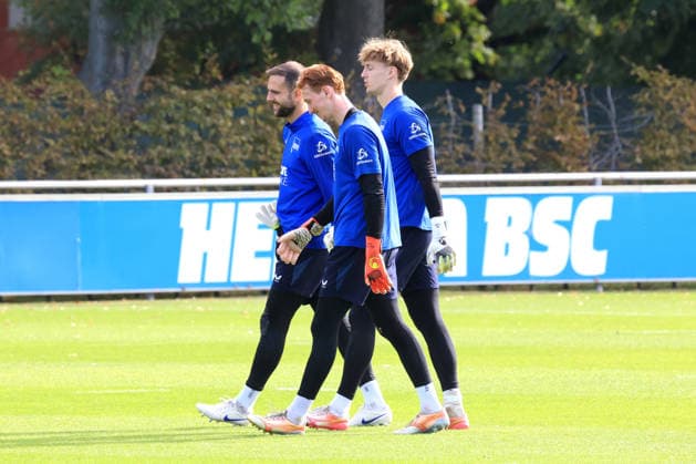 30.09.2026, DEU GER, Fussball , 2.Fussballbundesliga, Saison 2026 2027, Sportforum, Hertha BSC, Training Marius Gersbeck ( Hertha BSC Berlin 35 ), Konstantin Heide ( Hertha BSC Berlin 13 ), Tim Goller ( Hertha BSC Berlin 43 ) 2. Liga: DFB DFL regulations prohibit any use of photographs as image sequences and or quasi-video) nordphoto GmbH Engler Berlin Sportforum Berlin Deutschland Copyright: xNordphotox xEnglerx