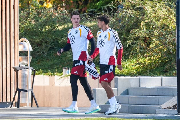 Torwart Goalie Jonas Urbig (Deutschland Germany) kommt zum Training - Herzo Base 30.09.2026: Deutsche Nationalmannschaft Nations League Vorbereitung, Home Ground, HerzoBase, World of Adidas, Herzogenaurach