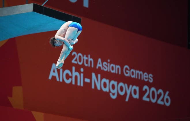 (260930) -- TOKYO, Sept. 30, 2026 -- Lian Junjie of China competes during the men s 10m platform final of diving at the 20th Asian Games Aichi-Nagoya 2026 in Tokyo, Japan, Sept. 30, 2026. ) (SP)JAPAN-TOKYO-ASIAN GAMES-DIVING-MEN S 10M PLATFORM-FINAL ChenxZeguo 