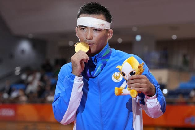(260930) -- NAGOYA, Sept. 30, 2026 -- Gold medalist Uzbekistan s Aytjan Khalmakhanov poses during the awarding ceremony for the Men s Greco-Roman 67kg finals of Wrestling at the 20th Asian Games Aichi-Nagoya 2026 in Nagoya, Japan, Sept. 30, 2026. ) (SP)JAPAN-NAGOYA-ASIAN GAMES-WRESTLING-MEN S GRECO-ROMAN 67KG LixBo 