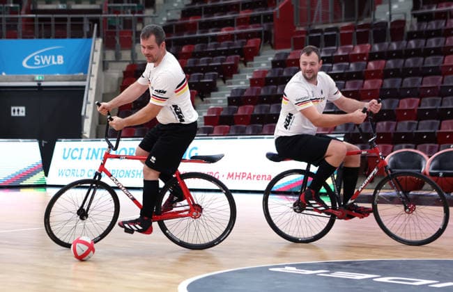 2026.09.30, Deutschland, Ludwigsburg, Radsport UCI Hallenrad-WM 2026 PK, v.l. die Radballer Robert Mlady und Michael Birkner