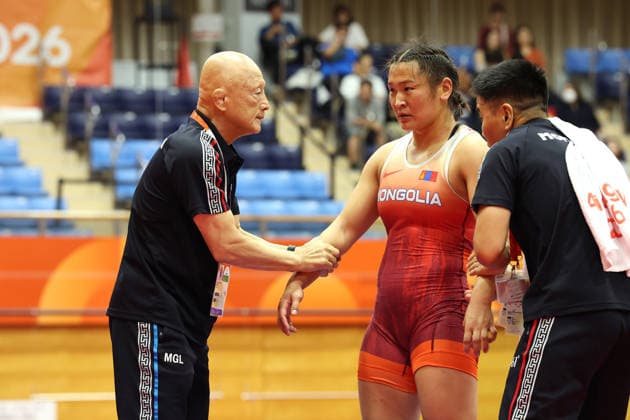 (L-R) Kazuhito Sakae, ENKHSAIKHAN Delgermaa (MGL), SEPTEMBER 30, 2026 - Wrestling : Women s Wrestling 68kg Bronze Medal Matches at Nagoya City Inae Sports Center during the Asian Games Aichi-Nagoya 2026 in Aichi, Japan.  aflo_352156117 KenichiroxOganex