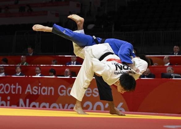Aichi-Nagoya Asian Games: Judo Japan s Hayato Kondo (white) competes against Yeldos Smetov of Kazakhstan in the Aichi-Nagoya Asian Games men s judo 60-kilogram final at Aichi International Arena in Nagoya, central Japan, on Sept. 30, 2026.  A14AA0005629486P