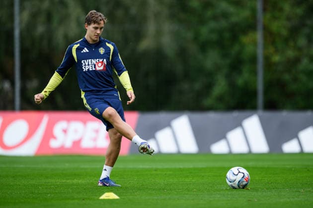 260930 Hampus Skoglund of the Swedish men s national football team at a training session on September 30, 2026 in Stockholm. Photo: Jesper Zerman BILDBYRAN kod JZ JZ0762 fotboll football soccer fotball nations league uefa nations league träning practice training sverige sweden sverige a bbeng Copyright: JESPERxZERMAN BB260930JZ005