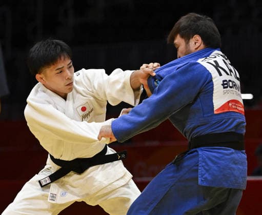 Aichi-Nagoya Asian Games: Judo Japan s Hayato Kondo (white) competes against Yeldos Smetov of Kazakhstan in the Aichi-Nagoya Asian Games men s judo 60-kilogram final at Aichi International Arena in Nagoya, central Japan, on Sept. 30, 2026.  A14AA0005629489P